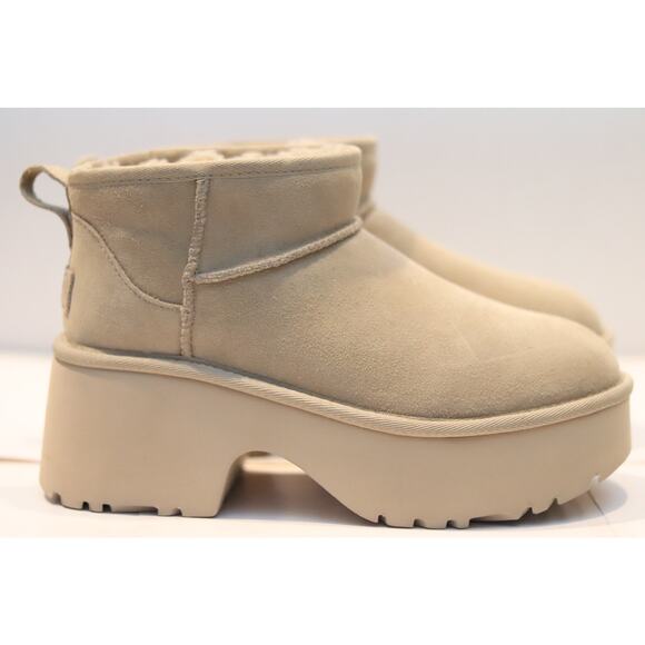 UGG Classic Ultra Mini New Heights Sz 8 - Picture 1 of 4